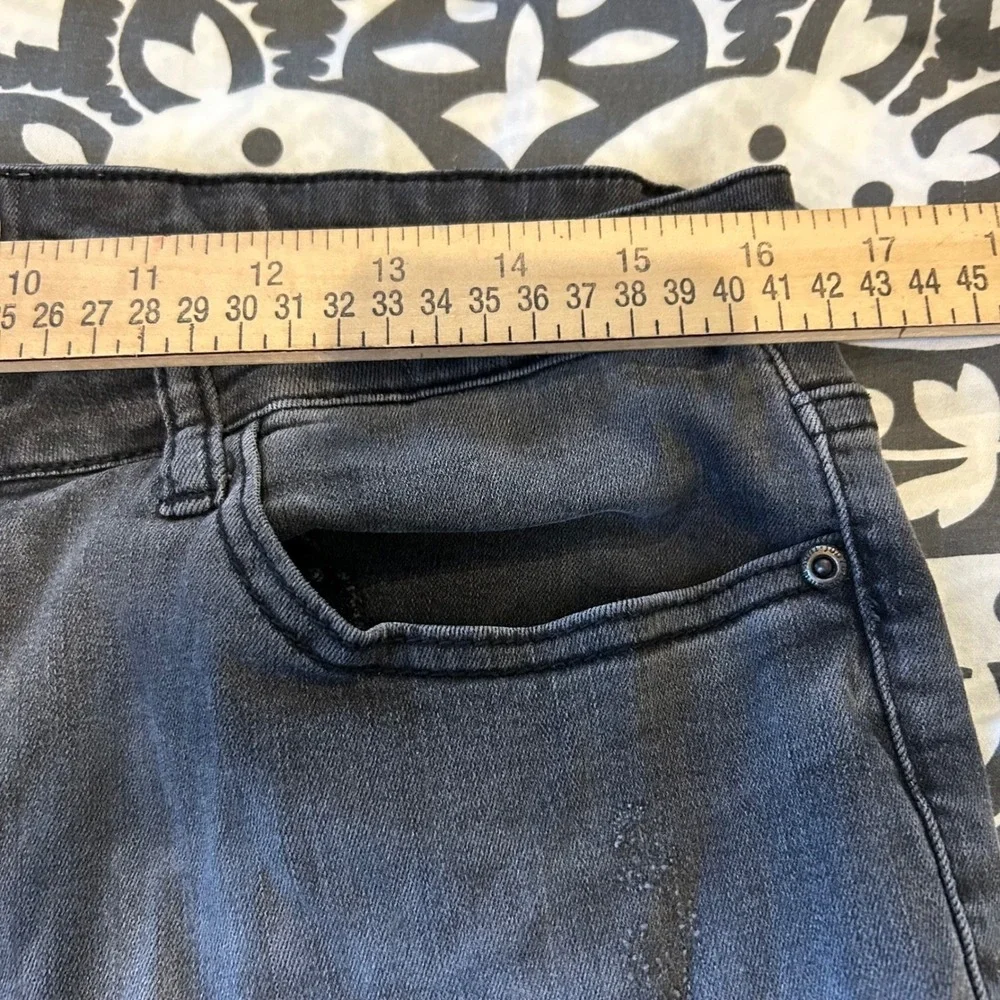 Judy Blue 1XL Black Wash Distressed High Rise Cropped Raw‎ Hem Jeans 33